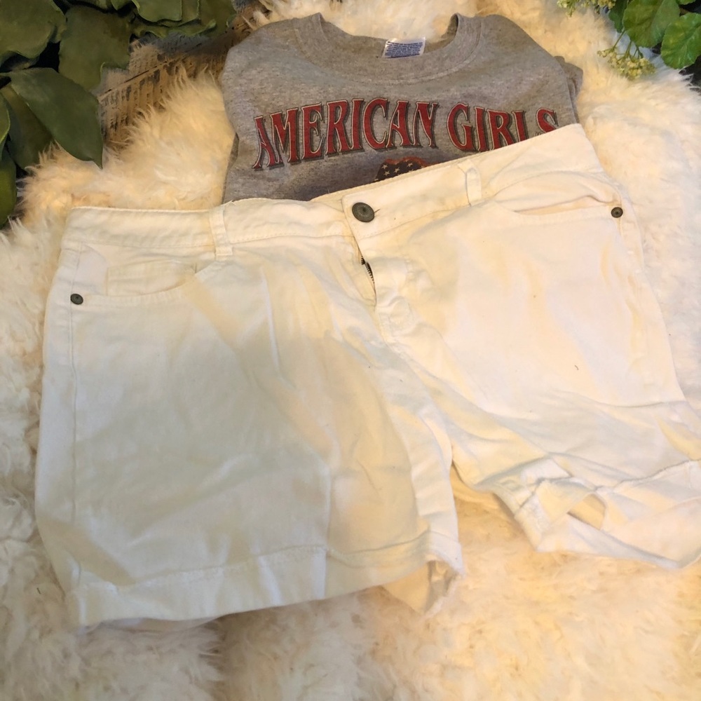 Iei low rise tan shorts. Size 15.